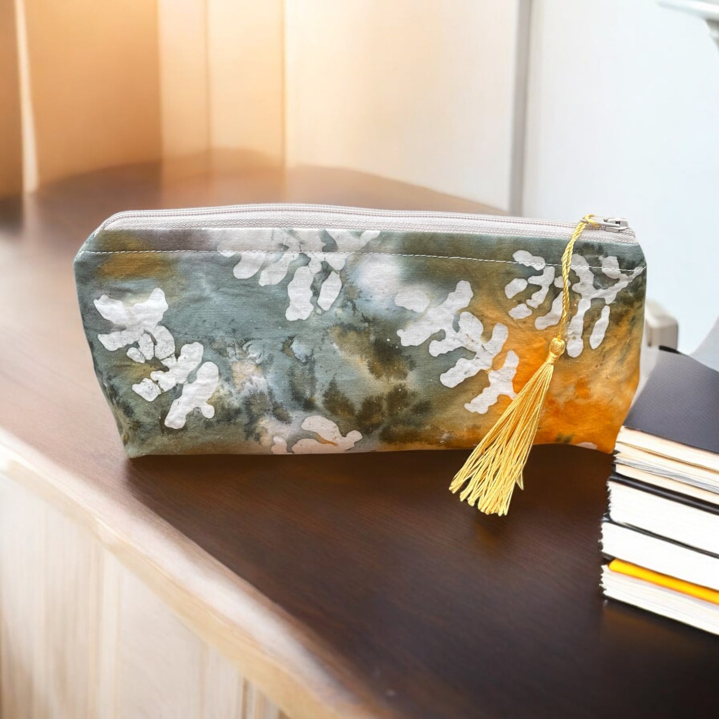 Handmade Zipper Pouch with Vintage Lining "soleil"